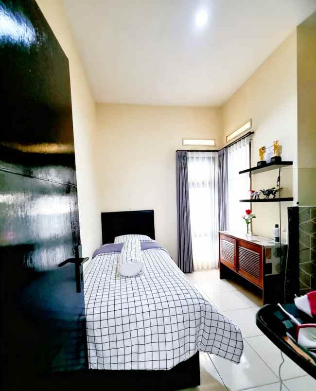 dijual rumah ciracas