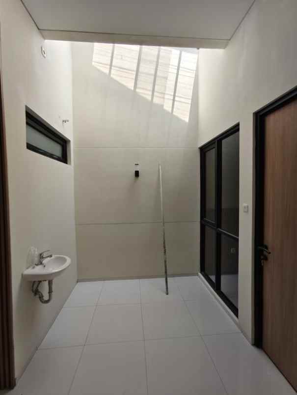 dijual rumah cisaranten arcamanik