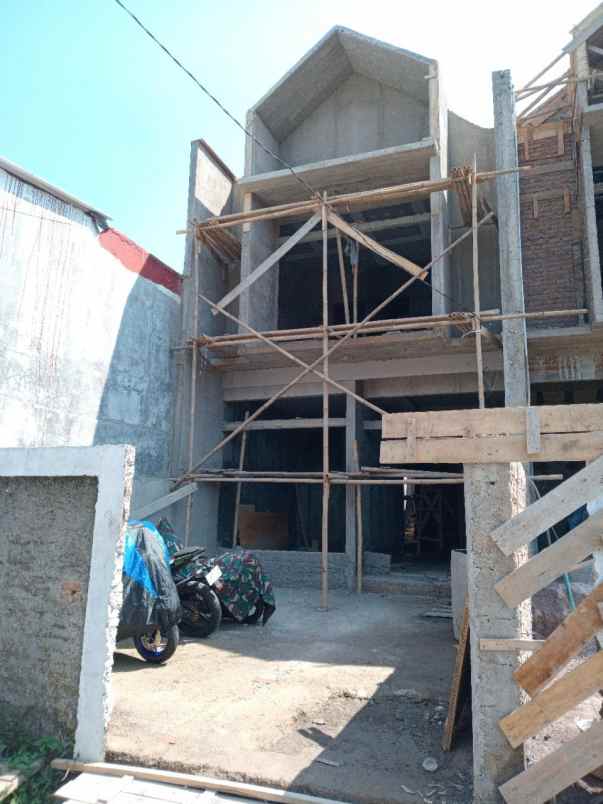 dijual rumah cisaranten kulon