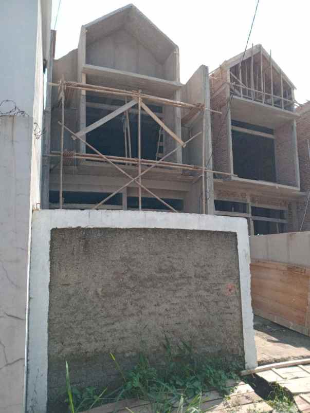 dijual rumah cisaranten kulon