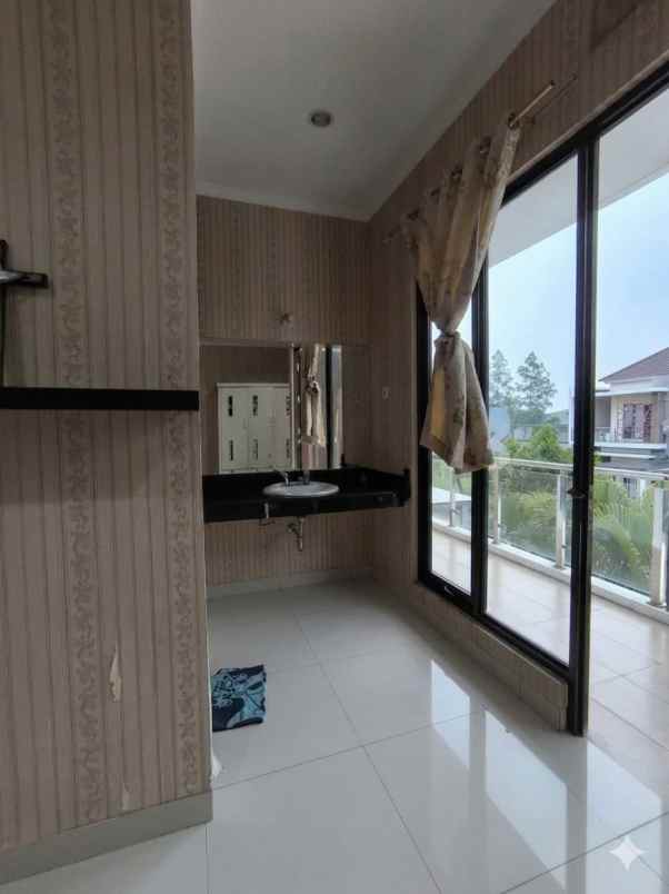 dijual rumah cluster arana harapan