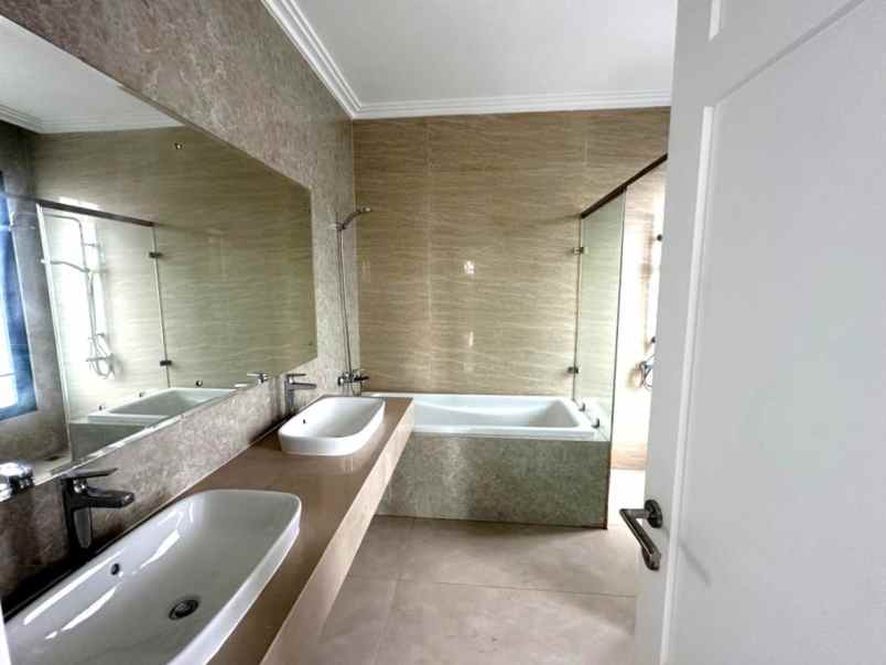 dijual rumah cluster jasmia scg