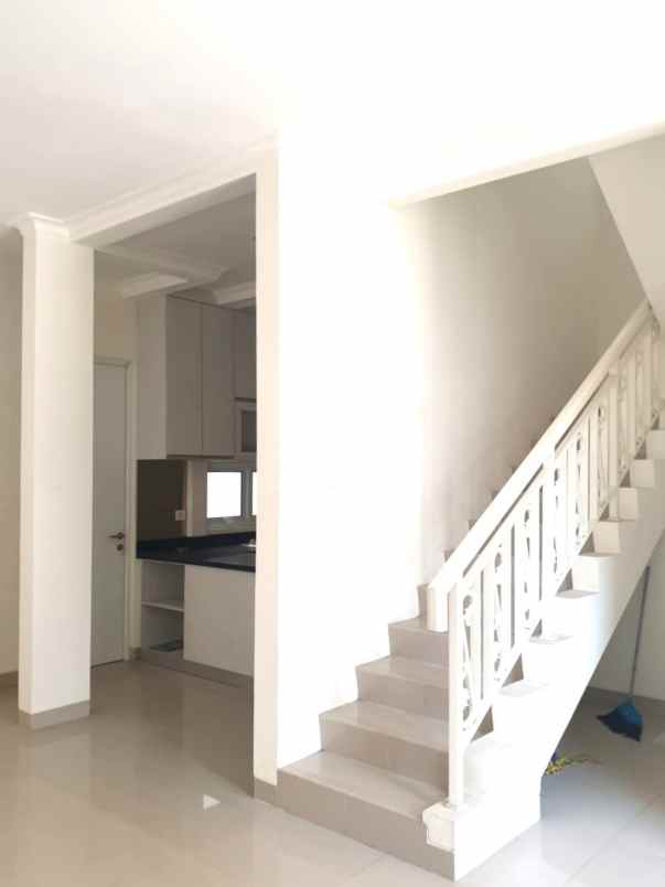 dijual rumah cluster la seine jgc