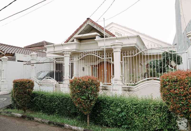 dijual rumah cluster segovia lt 72 120 2 lantai