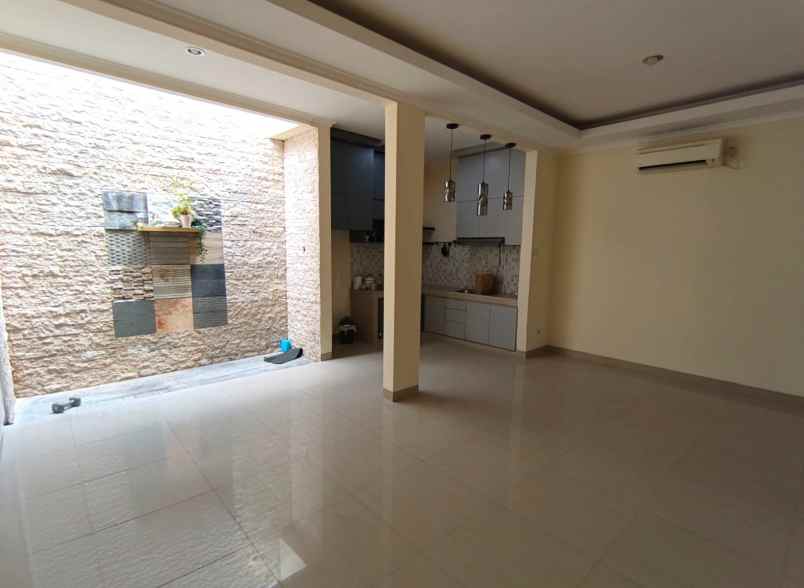 dijual rumah cluster teresta metland