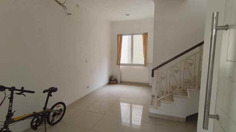 dijual rumah cluster thames jgc jakarta