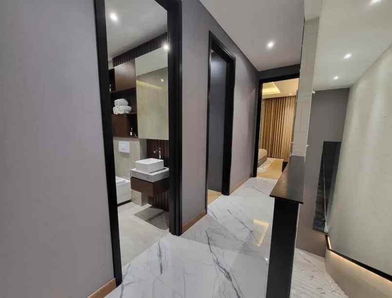 dijual rumah cluster vastu jgc jakarta