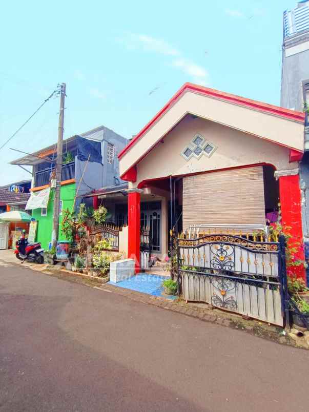 dijual rumah dalam komplek bdn sawangan depok