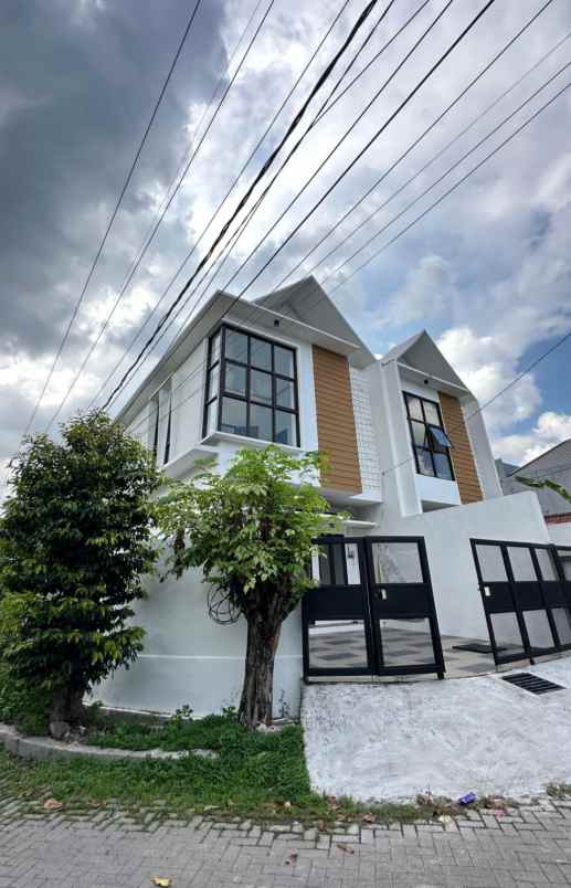 dijual rumah darmo harapan