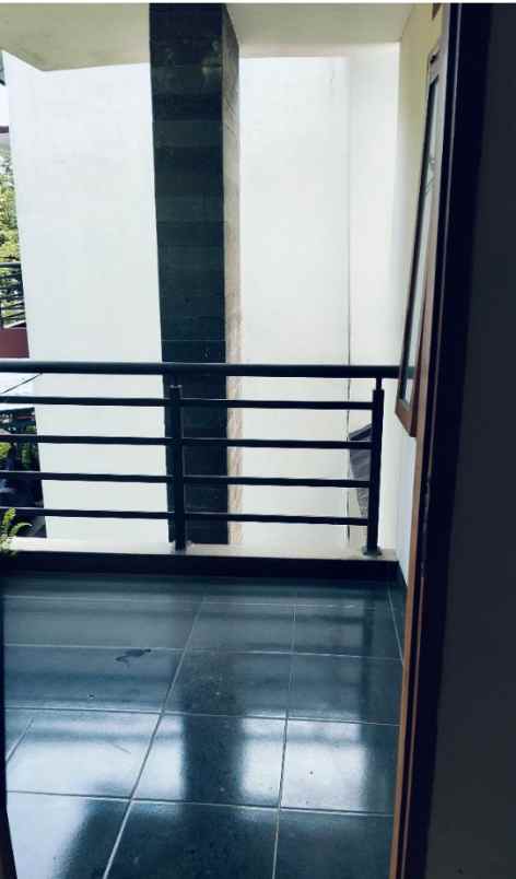 dijual rumah de green grande kel