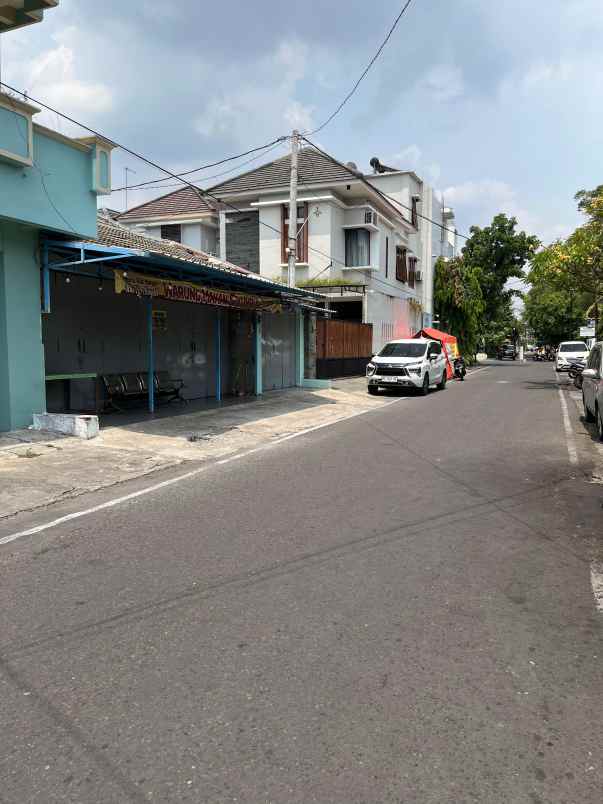 dijual rumah dekat matahari singosaren solo