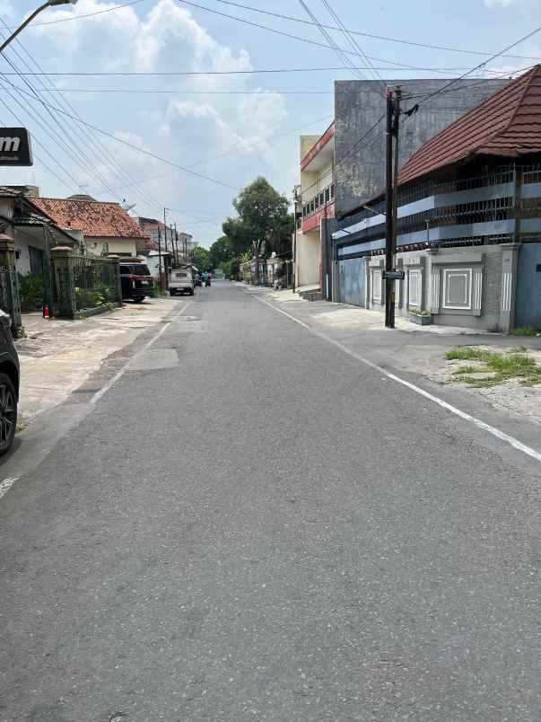 dijual rumah dekat matahari singosaren solo