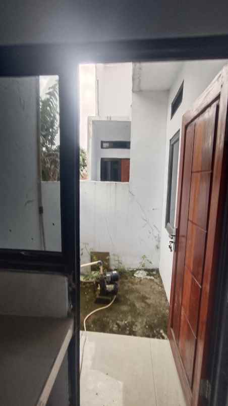 dijual rumah dekat sdn cibening 2 kode