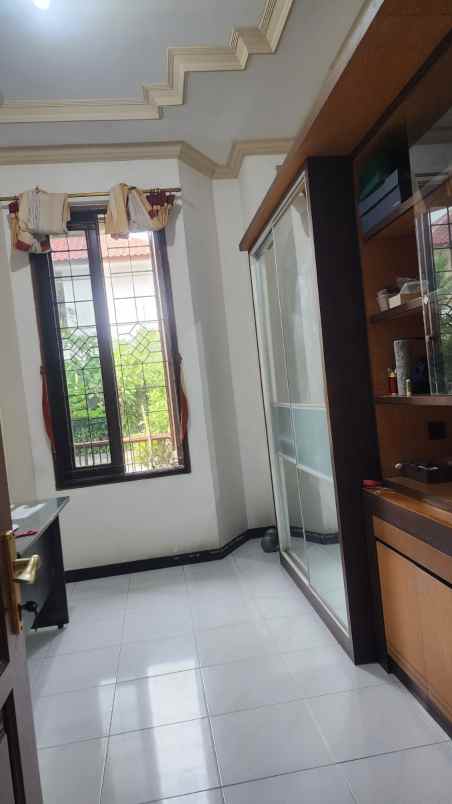 dijual rumah dharmahusada