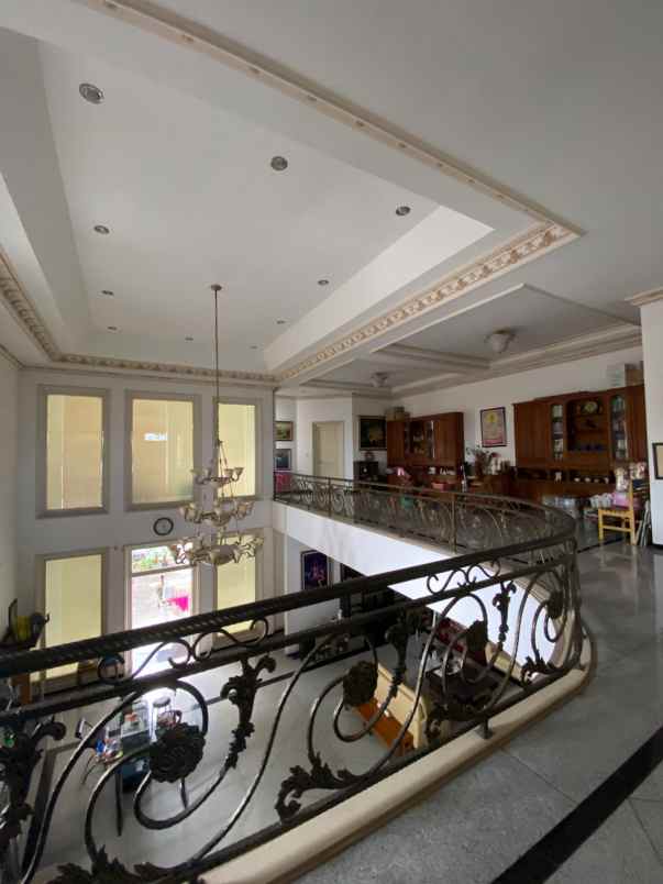 dijual rumah dharmahusada indah barat