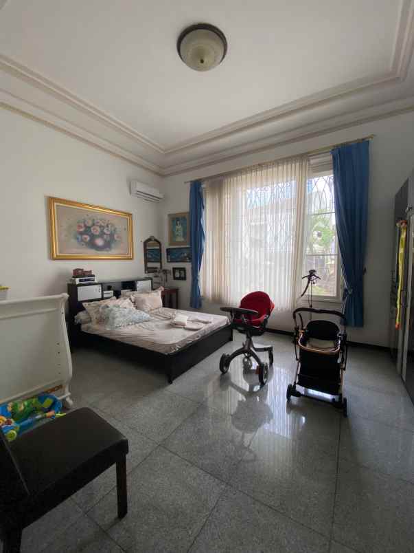 dijual rumah dharmahusada indah barat