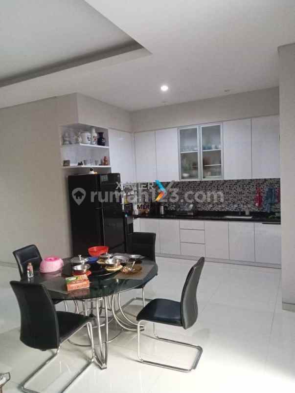 dijual rumah dharmahusada utara