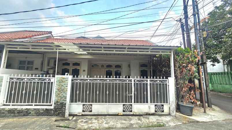 dijual rumah di komplek ptb duren sawit jakarta timur