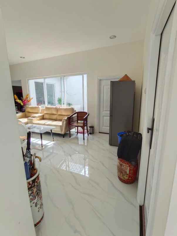 dijual rumah di manahan solo