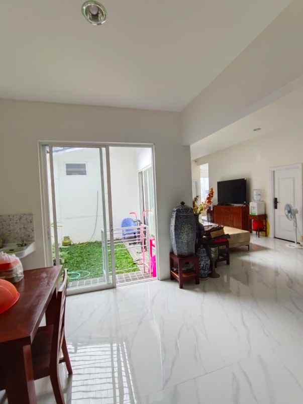 dijual rumah di manahan solo