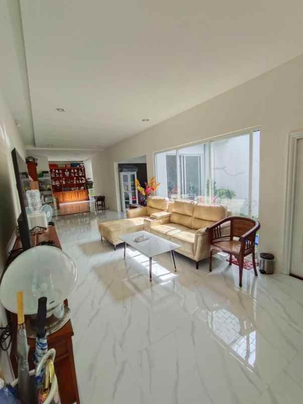 dijual rumah di manahan solo