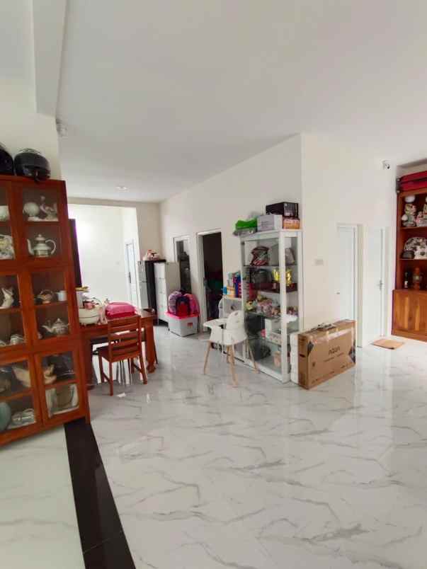 dijual rumah di manahan solo