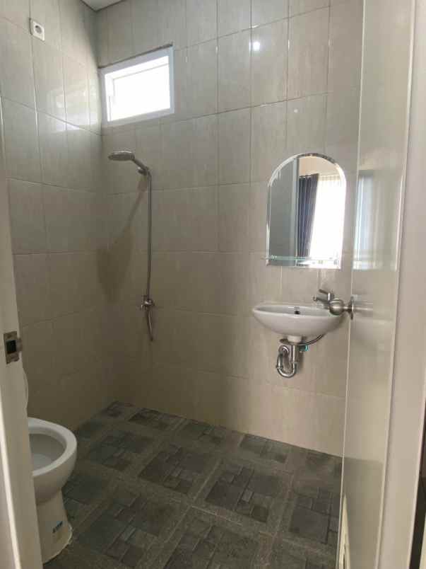 dijual rumah dukuh bima grand wisata bekasi