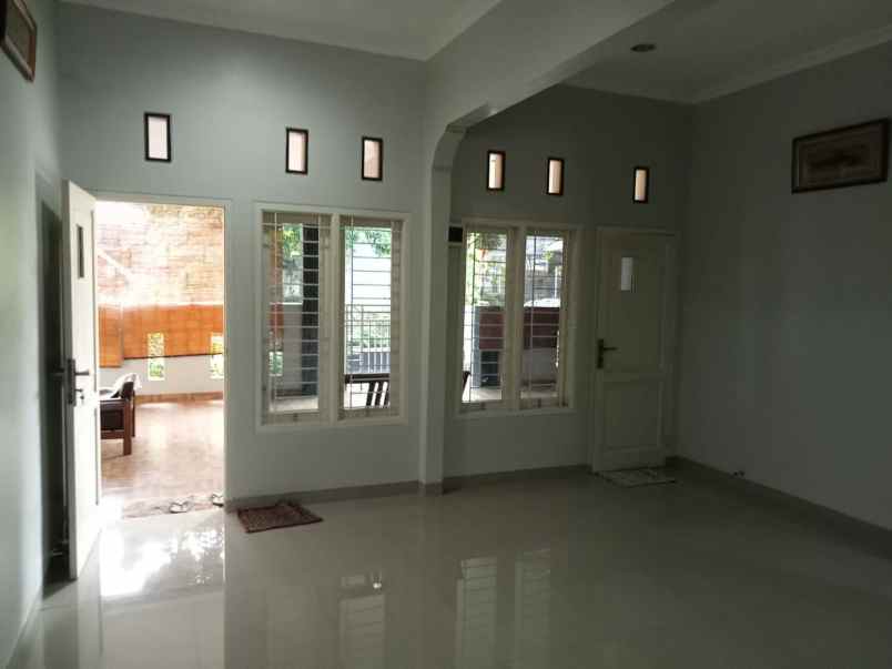 dijual rumah dukuh zambrud
