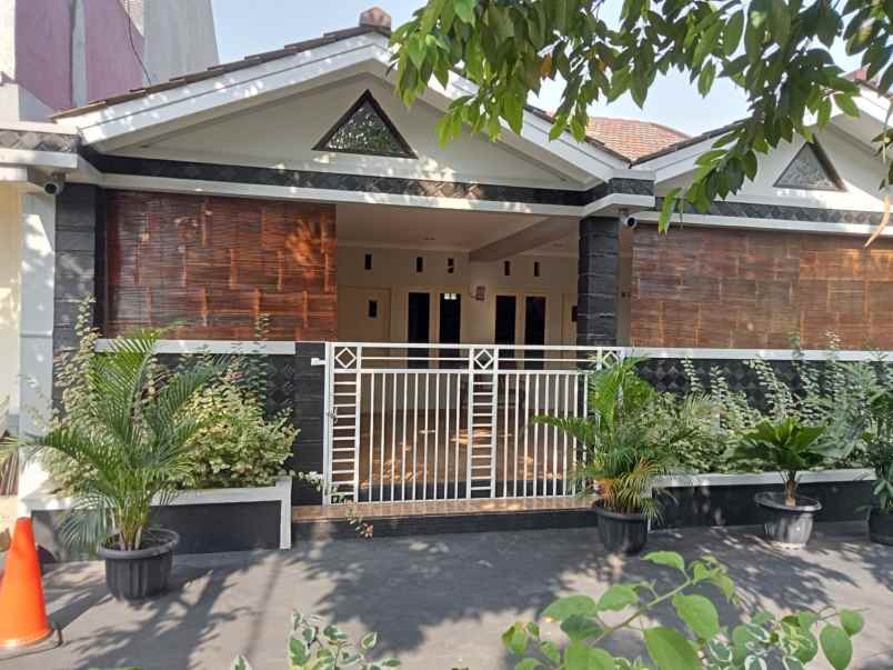 dijual rumah dukuh zambrud