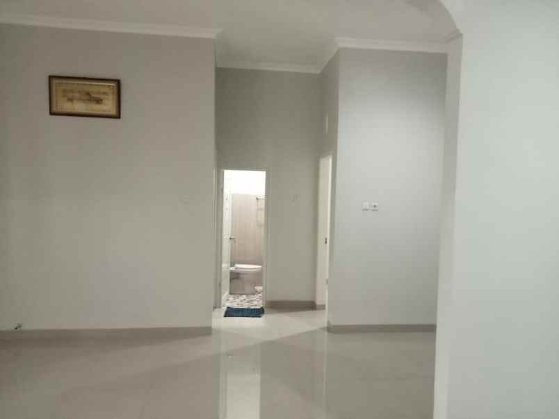 dijual rumah dukuh zambrud
