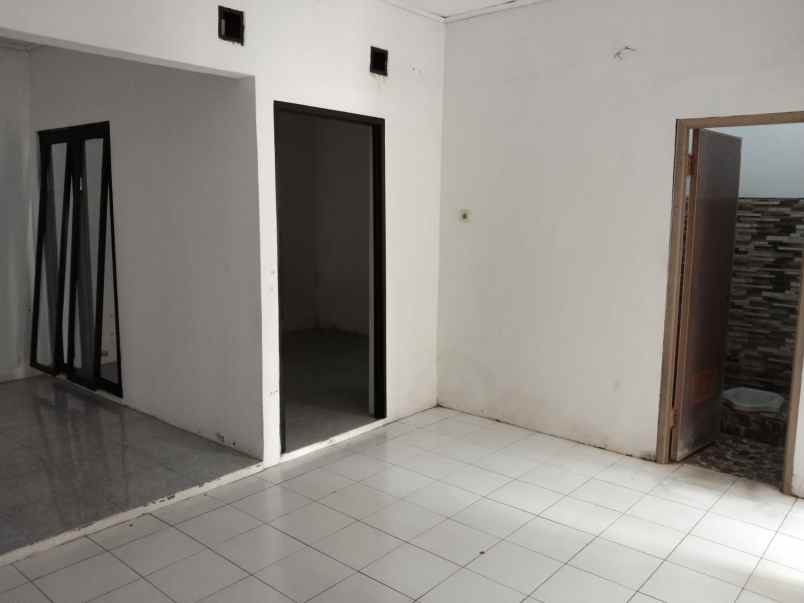 dijual rumah dukuh zamrud