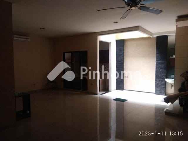 dijual rumah duren sawit