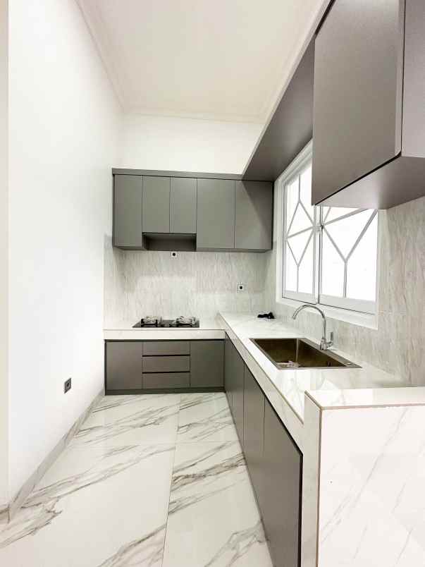 dijual rumah duren sawit