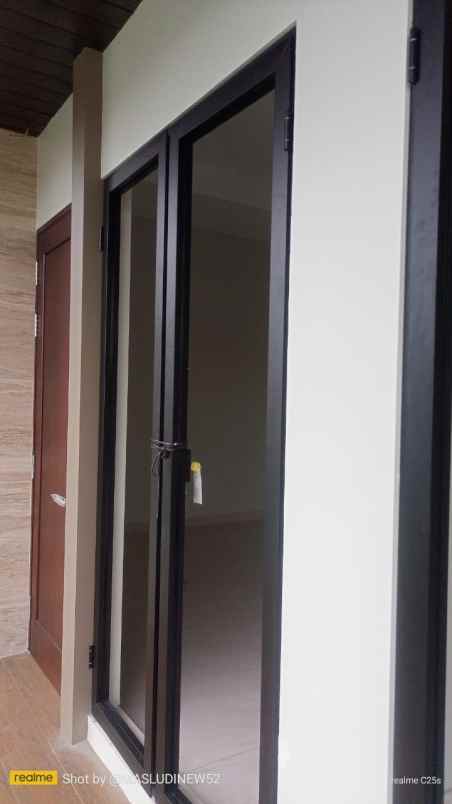 dijual rumah emerald mansion