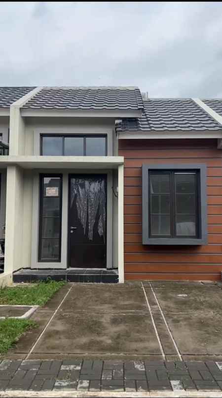 dijual rumah emerald residence jl raya