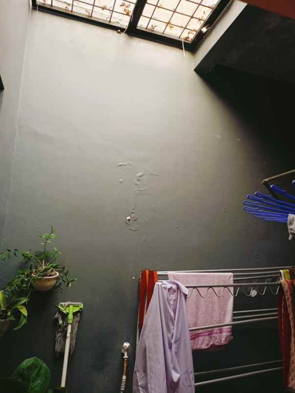 dijual rumah full renovasi taman wisma asri 1