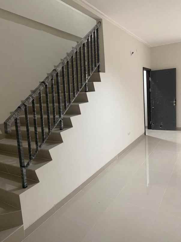 dijual rumah gading soho sedayu city