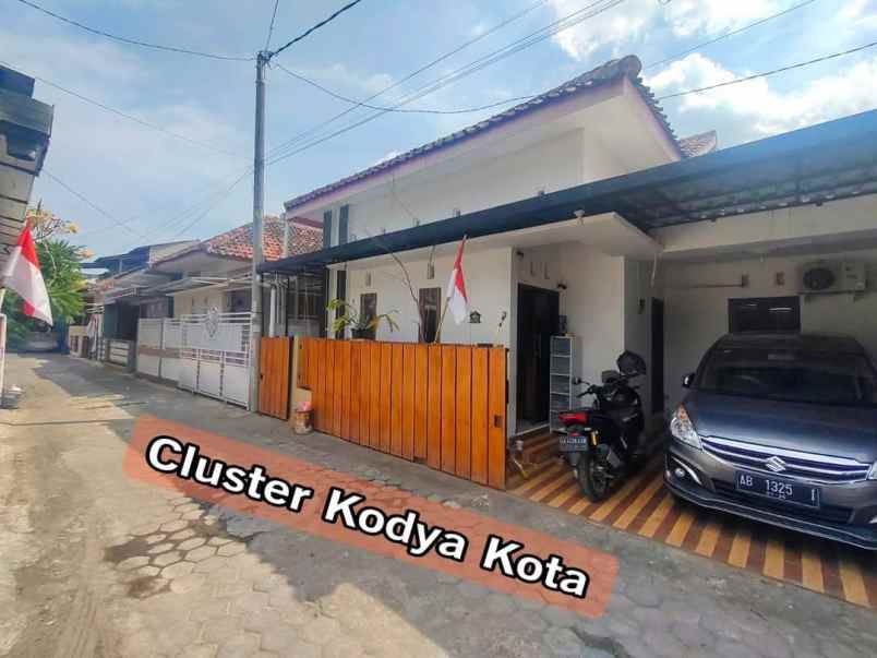 dijual rumah gedongkuning