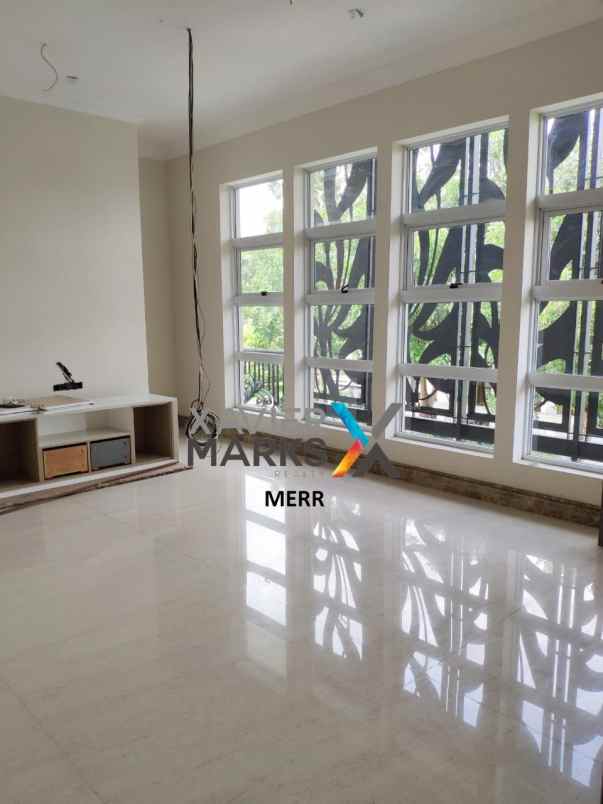 dijual rumah graha famili