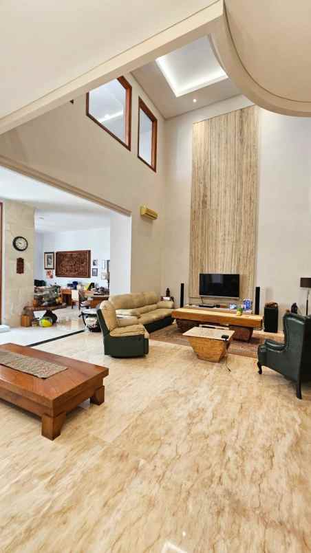 dijual rumah graha famili
