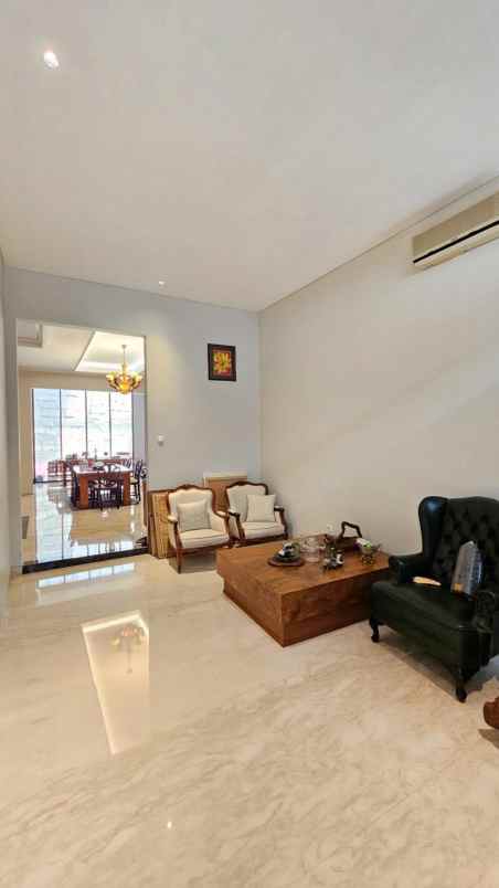 dijual rumah graha famili
