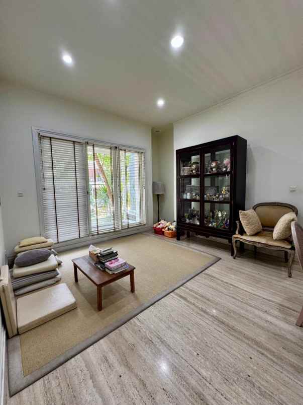 dijual rumah graha famili