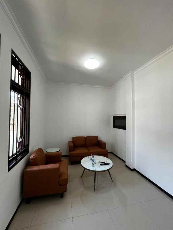 dijual rumah graha famili blok r