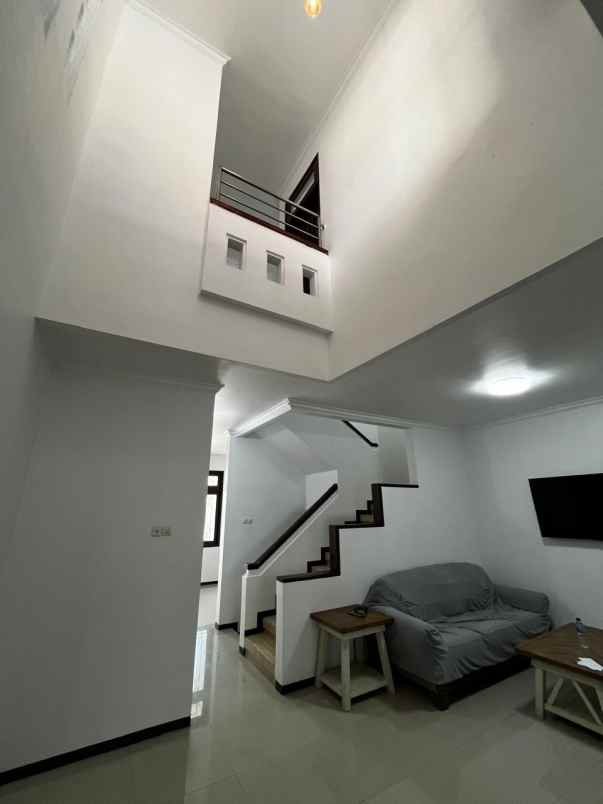 dijual rumah graha famili blok r