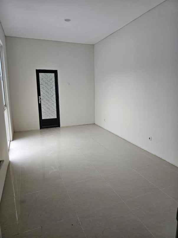 dijual rumah graha green garden