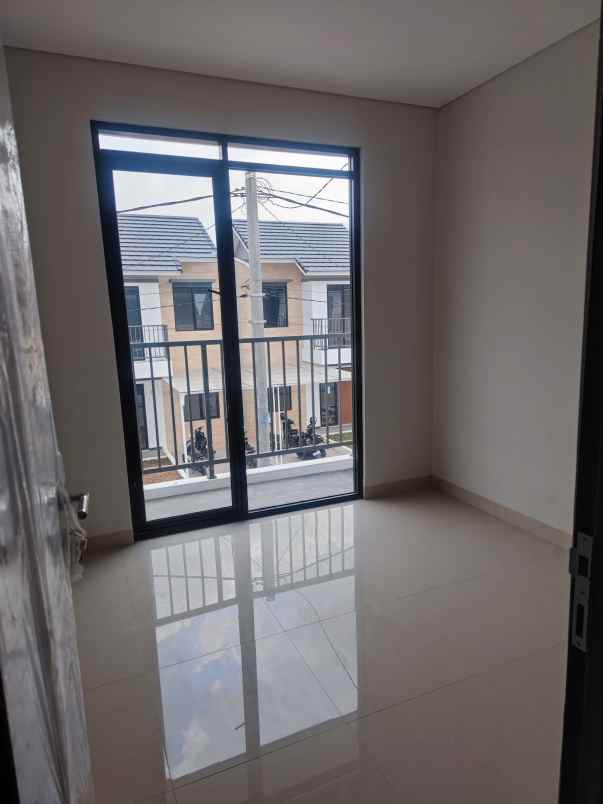 dijual rumah grand sharon residence