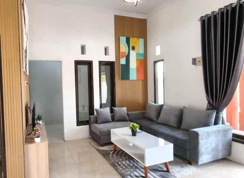 dijual rumah grojogan wirokerten