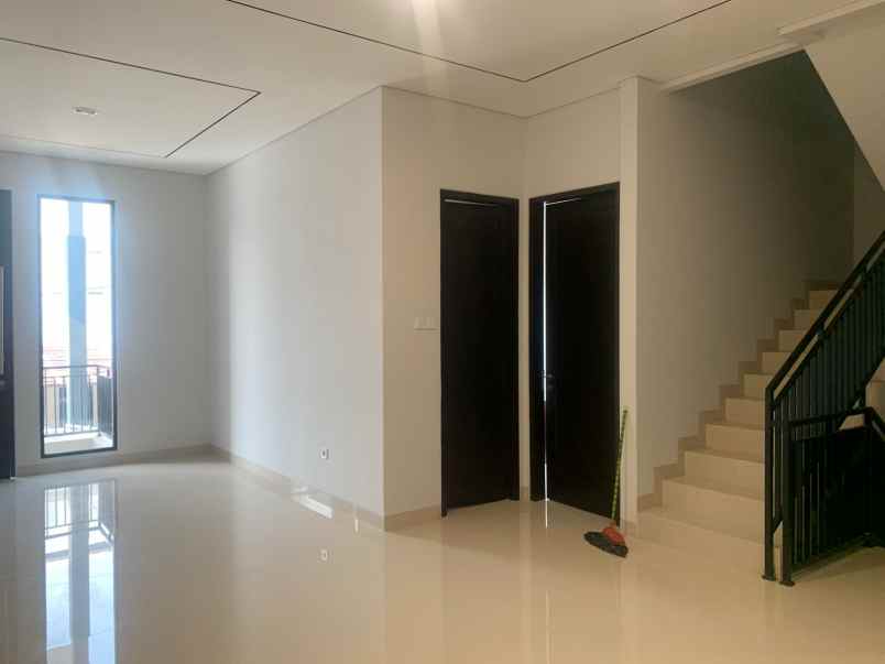 dijual rumah imperial gading sukapura