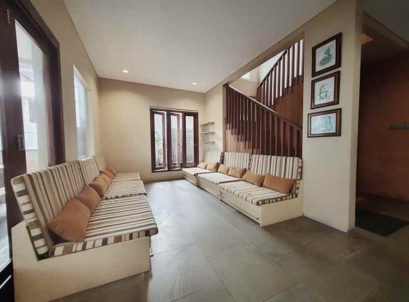 dijual rumah isola kec sukasari kota