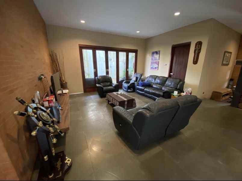 dijual rumah isola kec sukasari kota